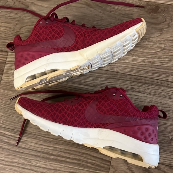 Nike AIR MAX Motion Women’s 6.5 Red Wine White - Picture 6 of 12